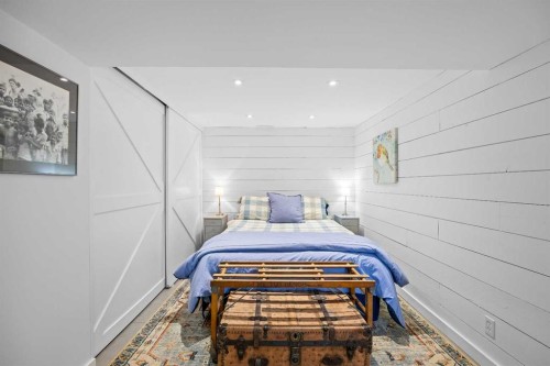 236 10 Avenue Ne, Calgary, AB - Indoor Photo Showing Bedroom