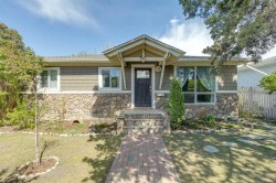 3912 77 Street NW Calgary, AB T3B 2N4
