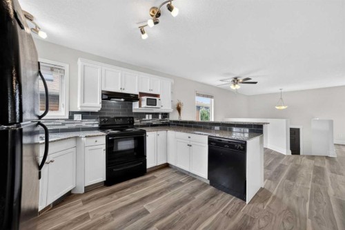 801 Mt Sundance Lane West, Lethbridge, AB - Indoor Photo Showing Kitchen