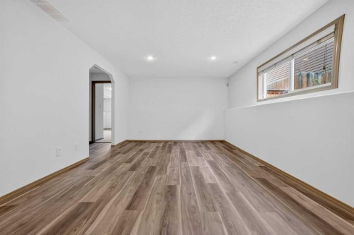801 Mt Sundance Lane West, Lethbridge, AB - Indoor Photo Showing Other Room
