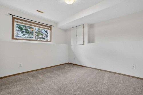 801 Mt Sundance Lane West, Lethbridge, AB - Indoor Photo Showing Other Room