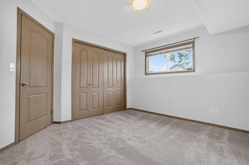 801 Mt Sundance Lane West, Lethbridge, AB - Indoor Photo Showing Other Room