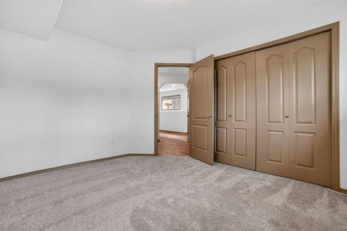 801 Mt Sundance Lane West, Lethbridge, AB - Indoor Photo Showing Other Room