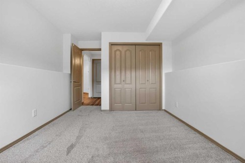 801 Mt Sundance Lane West, Lethbridge, AB - Indoor Photo Showing Other Room