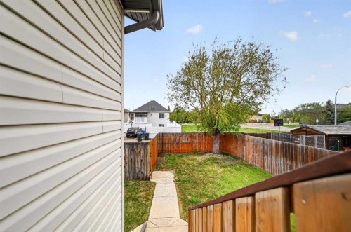 801 Mt Sundance Lane West, Lethbridge, AB - Outdoor