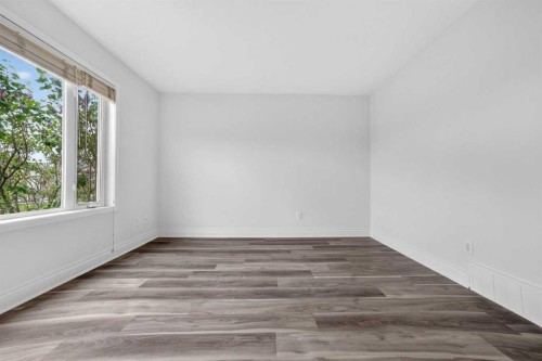 801 Mt Sundance Lane West, Lethbridge, AB - Indoor Photo Showing Other Room