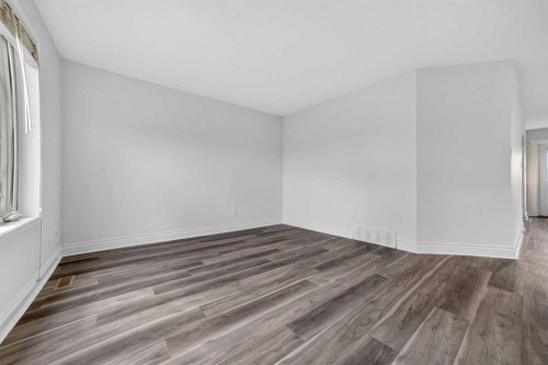 801 Mt Sundance Lane West, Lethbridge, AB - Indoor Photo Showing Other Room