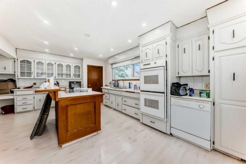 2020 53 Avenue Sw, Calgary, AB - Indoor Photo Showing Kitchen