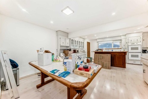 2020 53 Avenue Sw, Calgary, AB - Indoor
