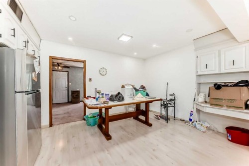 2020 53 Avenue Sw, Calgary, AB - Indoor