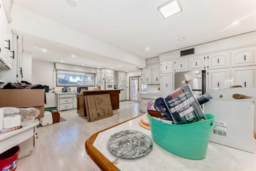 2020 53 Avenue Sw, Calgary, AB - Indoor