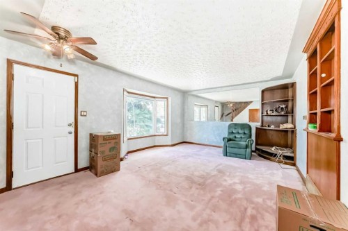 2020 53 Avenue Sw, Calgary, AB - Indoor Photo Showing Other Room