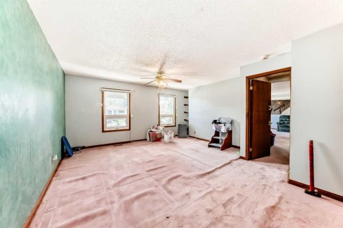 2020 53 Avenue Sw, Calgary, AB - Indoor Photo Showing Other Room