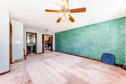 2020 53 Avenue Sw, Calgary, AB - Indoor Photo Showing Other Room