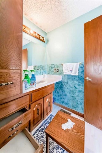 2020 53 Avenue Sw, Calgary, AB - Indoor Photo Showing Other Room