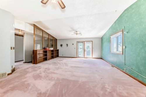 2020 53 Avenue Sw, Calgary, AB - Indoor Photo Showing Other Room