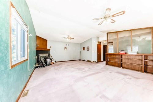 2020 53 Avenue Sw, Calgary, AB - Indoor Photo Showing Other Room