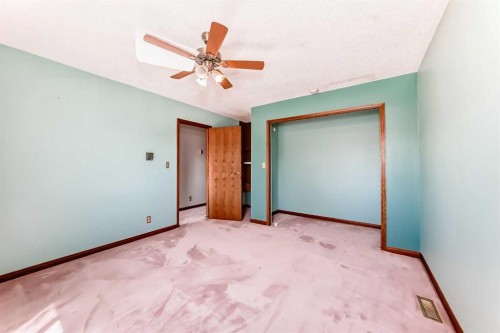 2020 53 Avenue Sw, Calgary, AB - Indoor Photo Showing Other Room