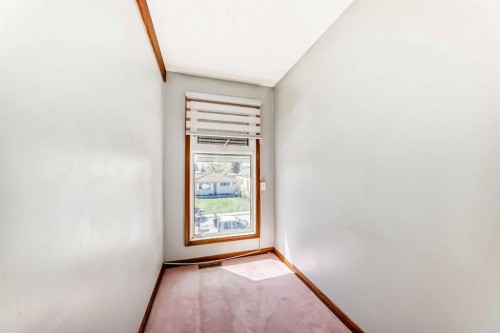 2020 53 Avenue Sw, Calgary, AB - Indoor Photo Showing Other Room