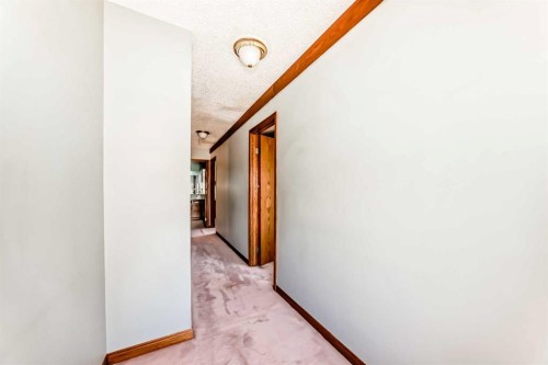 2020 53 Avenue Sw, Calgary, AB - Indoor Photo Showing Other Room
