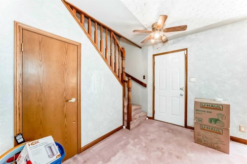 2020 53 Avenue Sw, Calgary, AB - Indoor Photo Showing Other Room