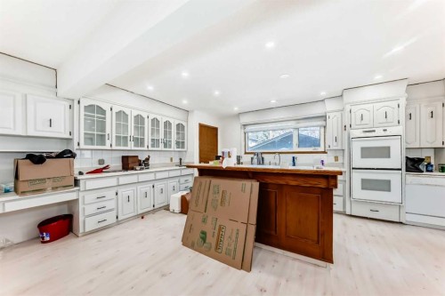 2020 53 Avenue Sw, Calgary, AB - Indoor Photo Showing Kitchen