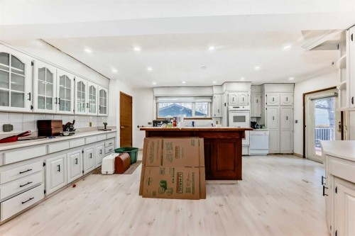 2020 53 Avenue Sw, Calgary, AB - Indoor Photo Showing Kitchen