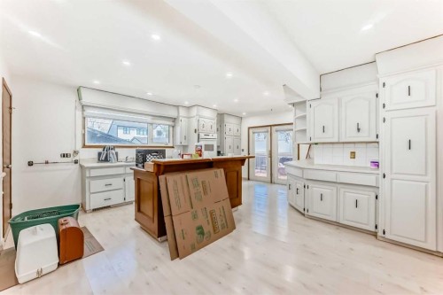 2020 53 Avenue Sw, Calgary, AB - Indoor