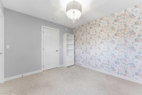 40 Evansfield Manor Nw, Calgary, AB - Indoor Photo Showing Other Room