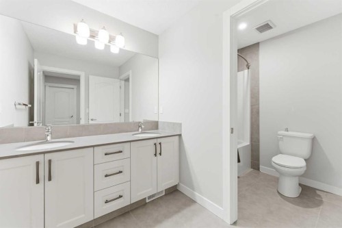 40 Evansfield Manor Nw, Calgary, AB - Indoor Photo Showing Other Room