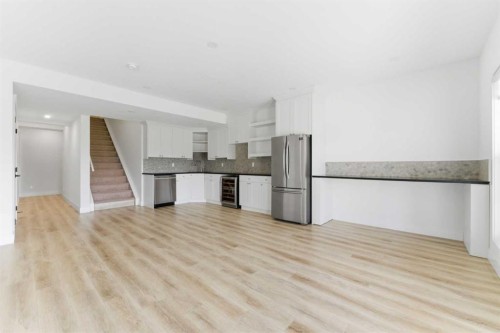 40 Evansfield Manor Nw, Calgary, AB - Indoor Photo Showing Kitchen With Upgraded Kitchen