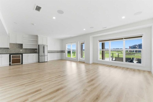 40 Evansfield Manor Nw, Calgary, AB - Indoor Photo Showing Kitchen With Upgraded Kitchen