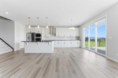 40 Evansfield Manor Nw, Calgary, AB - Indoor Photo Showing Kitchen With Upgraded Kitchen