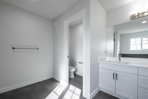 67 Amber View, Balzac, AB - Indoor Photo Showing Bathroom