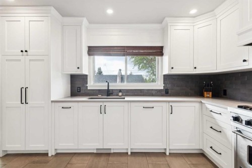 162 Fyffe Road Se, Calgary, AB - Indoor Photo Showing Kitchen