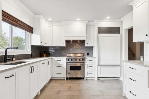 162 Fyffe Road Se, Calgary, AB - Indoor Photo Showing Kitchen With Upgraded Kitchen