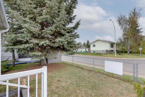 4118 Silverpark Estates Close, Olds, AB - Outdoor