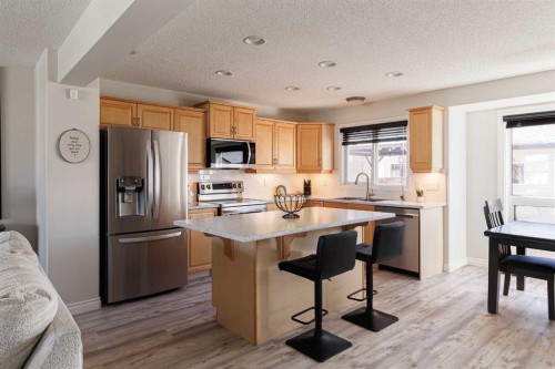 724 Prestwick Circle Se, Calgary, AB - Indoor Photo Showing Kitchen