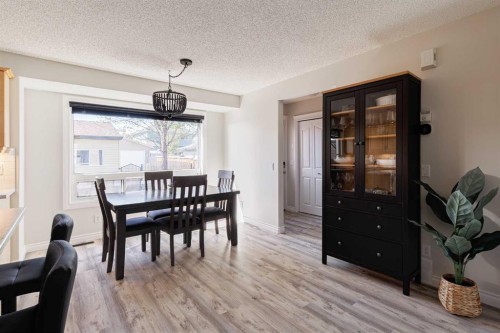 724 Prestwick Circle Se, Calgary, AB - Indoor Photo Showing Dining Room