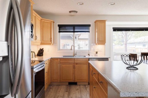 724 Prestwick Circle Se, Calgary, AB - Indoor Photo Showing Kitchen With Double Sink