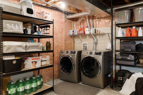 724 Prestwick Circle Se, Calgary, AB - Indoor Photo Showing Laundry Room