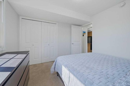 106-31 Everridge Square Sw, Calgary, AB - Indoor Photo Showing Bedroom