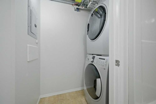106-31 Everridge Square Sw, Calgary, AB - Indoor Photo Showing Laundry Room