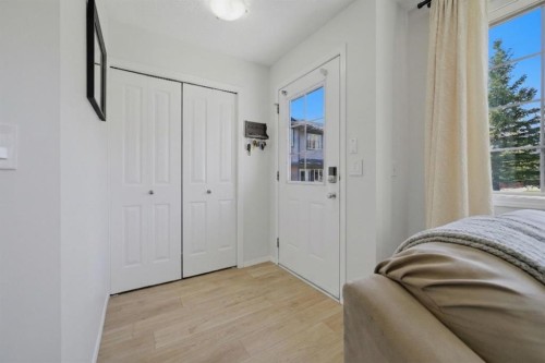 106-31 Everridge Square Sw, Calgary, AB - Indoor Photo Showing Bedroom