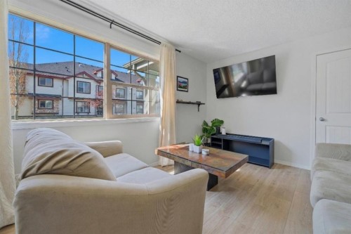 106-31 Everridge Square Sw, Calgary, AB - Indoor Photo Showing Other Room
