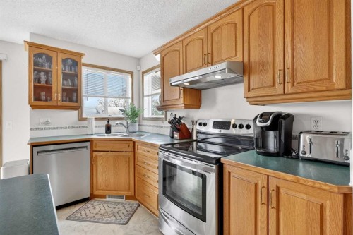 112 Hidden Ranch Crescent Nw, Calgary, AB - Indoor Photo Showing Kitchen