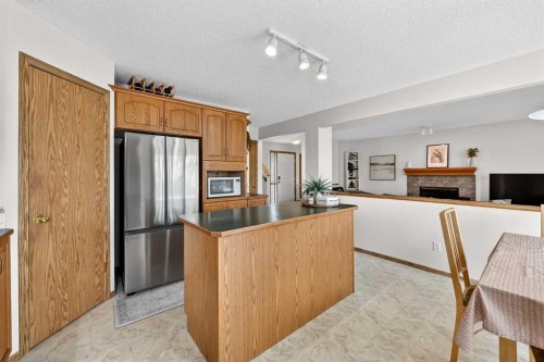 112 Hidden Ranch Crescent Nw, Calgary, AB - Indoor Photo Showing Kitchen
