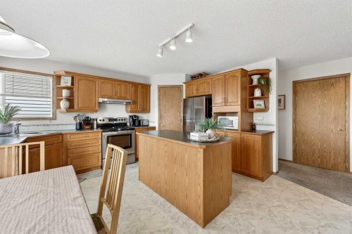 112 Hidden Ranch Crescent Nw, Calgary, AB - Indoor Photo Showing Kitchen