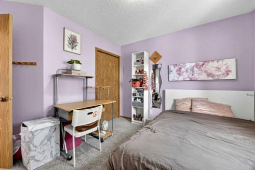 112 Hidden Ranch Crescent Nw, Calgary, AB - Indoor Photo Showing Bedroom