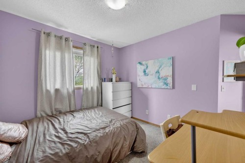 112 Hidden Ranch Crescent Nw, Calgary, AB - Indoor Photo Showing Bedroom
